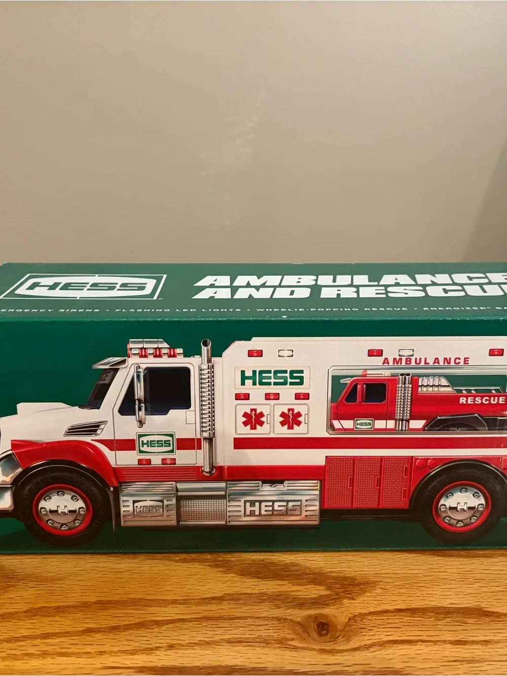 Brand New Hess Ambulance Rescue Truck 2020 with original box.